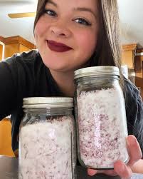 Floral sugars are one of the easiest dang thangs ever to wildcraft. Ya just  layer fragrant, edible flowers in some sweet dust and let that floral  goodness infuse. Tonight I've been workin'