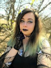 Experimented with a gothic/faecore look. Love it! 🖤