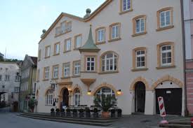 Gasthof unterbräu ist ein familiär geführter gasthof mit gemütlicher gaststube, kleinem hofgarten und regionaler, bayerischer küche. 3 Zimmer Wohnung Zu Vermieten Marktplatz 15 84559 Kraiburg Am Inn Muhldorf Am Inn Kreis Mapio Net