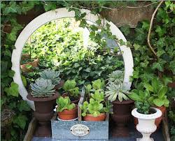 Découvrez une large sélection de miroirs décoratifs sur maisons du monde : Un Miroir Au Jardin Le Cottage De Gwladys