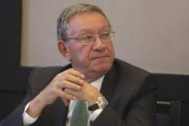 Modelo Sara Santos sedutora em revista americana