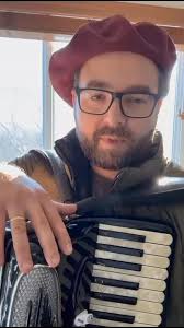 ANIVERSÁRIO DE WALDEMAR DOS SANTOS Waldemar dos Santos Filho nasceu em  Marcelino Ramos, Santa Catarina, no dia 17 de agosto de 1965. Waldemar é um  cantor, compositor, gaiteiro e professor de acordeon.