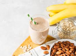 There are _ bananas on the wooden table. Vwq4oj7rsbglnm