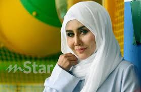 Ramarama ella lambang sari istana budaya. Ella Bakal Muncul Dalam Konsert Unplugged Sempena 3 Dekad Karier Nyanyian Hiburan Mstar
