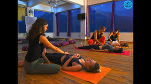 Know The Best Way How To Check Navel Displacement Aym Yoga School Youtube