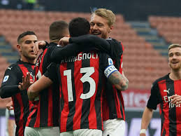 Ибрагимович златан / ibrahimovic zlatan. Serie A Ac Mailand Simon Kjaer Stiller Held Neben Zlatan Ibrahimovic