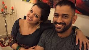 This Picture Of Ms Dhoni And Ex Girlfriend Priyanka Are Going Viral Jfw Just For Women He had even decided to marry her before the unfortunate accident shattered his dreams. ms dhoni and ex girlfriend priyanka