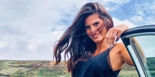 H πανέμορφη influencer απολαμβάνει το απέραντο. Den Antista8hke H Xristina Mpompa Kanei Kiki Challenge Sto Gamhlio Ta3idi Ths Sthn Irlandia Binteo Zwh Iefimerida Gr