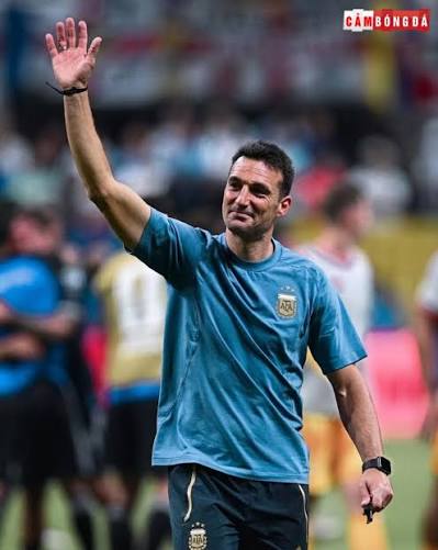 Cảm - 🏆🇦🇷 Scaloni đã trở thành một huyền thoại bất tử trên băng ghế huấn luyện của Argentina Hai chức vô địch Copa América, một danh hiệu Finalissima, một chức vô