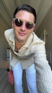 Kelly Erbe's Instagram, Twitter & Facebook