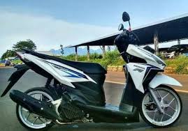 Nonton dulu baru komeng, gan! Modif Vario Warna Putih