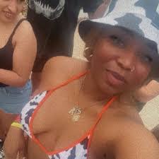 Roxanne Ritchie's Instagram, Twitter & Facebook