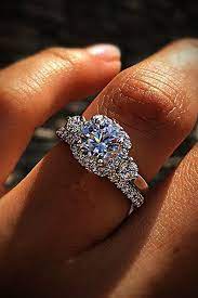 Jewellery Companies Into Jewelry Store Near By Me Such Jewelry Stores N Classic Diamond Engagement Ring Round Diamond Engagement Rings Classic Engagement Rings