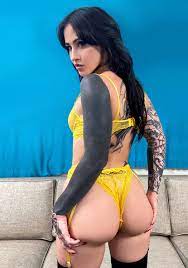 Halloween Special – Demi Morgan! | YesGirlz.com