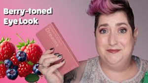 BERRY EYESHADOW LOOK