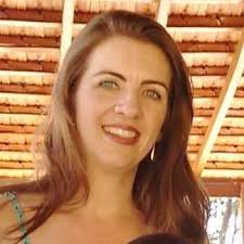 Esse é o Elon Musk, postou essa foto nas redes sociais e foi humilhad0  porque está bem simples e sem ostentações do tipo N3ymar, enquanto tanta  gente não é nada e quer