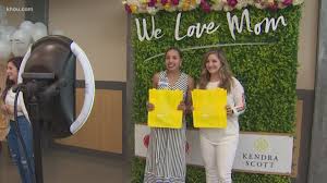 Maybe you would like to learn more about one of these? Kendra Scott H E B Team Up To Surprise Moms For Mother S Day Newswest9 Com