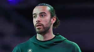 Aussie star Jess Hull shatters own 1500m record to rocket into Olympic  contention