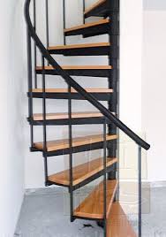 Escada Caracol Em Ferro Com Degraus De Madeira Design De Escadas Escadas Em Espiral Escada De Ferro