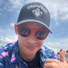 Let's rewind to the mid-2000s. Domino's had dominated the pizza industry  with one simple promise: “30 minutes or it's free.” Speed was their  priority. Quality? Not so much. For years, this approach