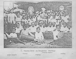 Dimana suara yang dihasilkan alat musik ini begitu. Mencari Cari Gamelan Sekati Misteri Gamelan Bali Yang Dianggap Sudah Punah Balinese Gamelan Dance Mekar Bhuana