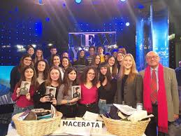Pagina ufficiale di per un pugno di libri, condotto da geppi cucciari e piero dorfles. Per Un Pugno Di Libri Bella Esperienza Degli Studenti Della Iiib Del Liceo Classico Di Macerata Alla Trasmissione Rai Radio Nuova Macerata