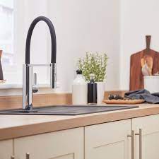 robinet cuisine modeles deco tendance pour tous les styles robinet cuisine cuisine anthracite evier cuisine