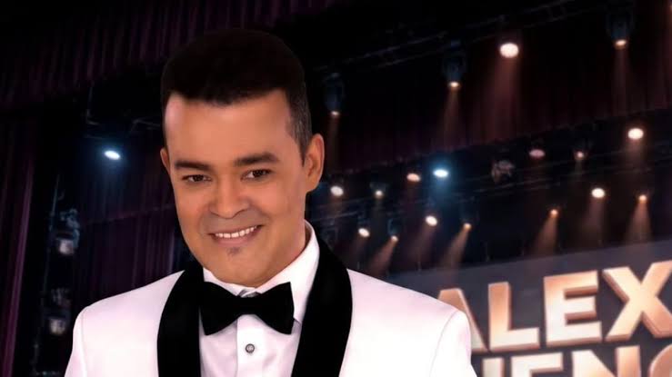 Muere Alex Bueno, el ícono del merengue y la bachata que popularizó temas  como 'Colegiala' y 'Que cara más bonita'