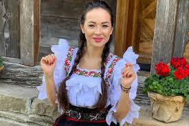 Artista a fost la un pas de moarte în urma unui teribil accident de circulație. Ce Face Acum VlÄƒduÈ›a LupÄƒu A RÄƒmas FÄƒrÄƒ NuntÄƒ È™i Bani Din Concerte Dar Nu Se LasÄƒ Impact