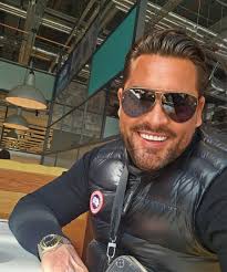 Some one said I look like Elvis presley ! I said why thank you very much  😁🤣🕺#theking