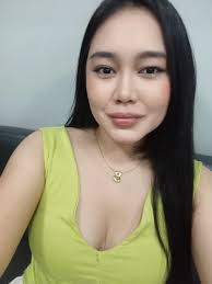 Yung imbis na pasalubong ang binibili sa Vietnam, gamot na 😂 Sobrang mura  naman kasi ng meds and vitamins dito 😁 Photo 1: 2 Boxes of Vitamins C,  Throat Spray & Paracetamol =