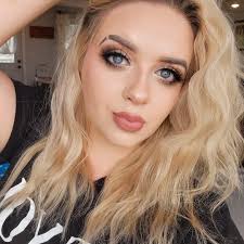 Women supporting each other in business