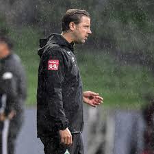 Trainer thomas schaaf will sich zur zukunft noch nicht äußern. Bremen Heidenheim Werder Wie Ein Absteiger Kohfeldt Zerlegt Leistung Seiner Elf Fussball