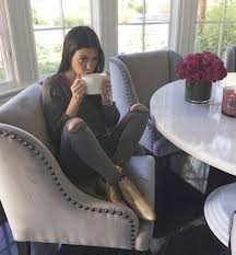 The keeping up star, who is expecting her first child, a daughter, with boyfriend tristan thompson , is housing a pretty spectacular dining room in her calabasas mansion. Kourtney Kardashian Shares Her Recipe For Detox Water Kardashian House Interior Kitchen Table Chairs Kourtney Kardashian House