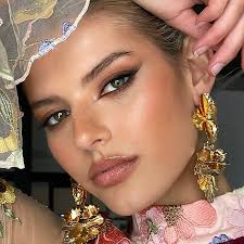 Top 90 Makeup Influencers in 2025