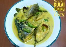 Cara memasak gulai kuning ikan tenggiri tidak melibatkan menumis, sama dengan masak lemak cili api. Resepi Gulai Ikan Padang