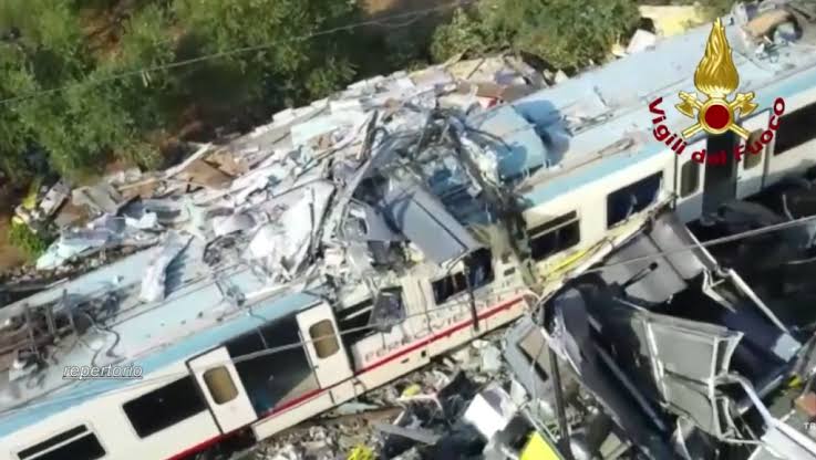 images?q=tbn:ANd9GcTdYCli4ZqeSQxsMYAwyOPwW8Zm5Uxe9eosDEgdNpGEsVMeQLEW5JKC6aI&s=10 Dieci anni dalla strage ferroviaria di Andria-Corato: la memoria non basta se il Sud continua a viaggiare su infrastrutture fragili