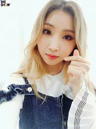 Minzy S Selca For The Show 2ne1 Minzy 2ne1 Kpop Girls