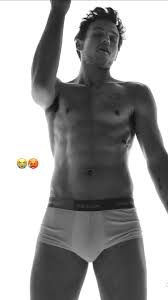 Nudes Do Ator Brandon Flynn De (13 Reasons Why) Pelado Mostrando O Pênis -  Volumes Famosos Nus