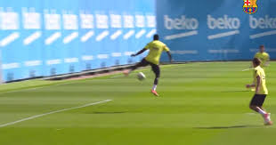 Barcelona defender umtiti has apparently celebrated france's world cup win against croatia in moscow with some special 'alone time' with the most prestigious trophy in the sport. Samuel Umtiti Mit Traumtor Im Training Des Fc Barcelona
