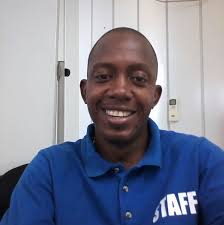 Orevwa Majistra ALUSMA, Jou pou Jou, Dat pou Dat. Par Pierre Adler Port de  Paix SpotLight Majistra Josué ALUSMA gentan fin mare pakèt li pou vire Do  bay Meri PòdePè a apre