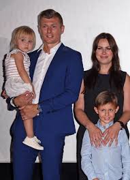 He is married to jessica farber since 2015. Pin Auf Toni Kroos