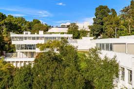 Welcome to the old hollywood trivia quiz, where your knowledge on the early 20th century films as well as classic actors and actresses will be put to the test. Richard Neutra S Lovell Health House Is For Sale In Los Feliz Curbed La