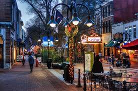 Charlottesville Downtown Mall At Christmas College Town Christmas Town Virginia Is For Lovers