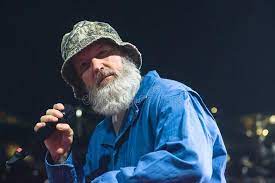 William frederick is popularly known as 'fred durst' is a famous american film director as well as maybe you know about fred durst very well but do you know how old and tall is he and what is his. Fred Durst Is Officially An Old Man Pics