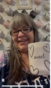 Dinah Webb's Instagram, Twitter & Facebook