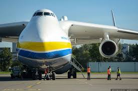 32 Massive Pictures Of The World S Biggest Aircraft Aircraft Cargo Aircraft World Pictures