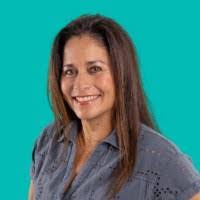 Veronica Cash's Instagram, Twitter & Facebook