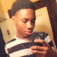 Dee Gill's Instagram, Twitter & Facebook