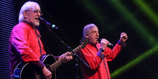 Im alter von zwölf jahren bekam er seine erste gitarre, und 1964 trat er erstmals mit seiner band the rustlers, die vorwiegend lieder der beatles spielte, im raum emden öffentlich auf. Die Amigos Begeistern Ihre Fans Bei Konzert In Marburg